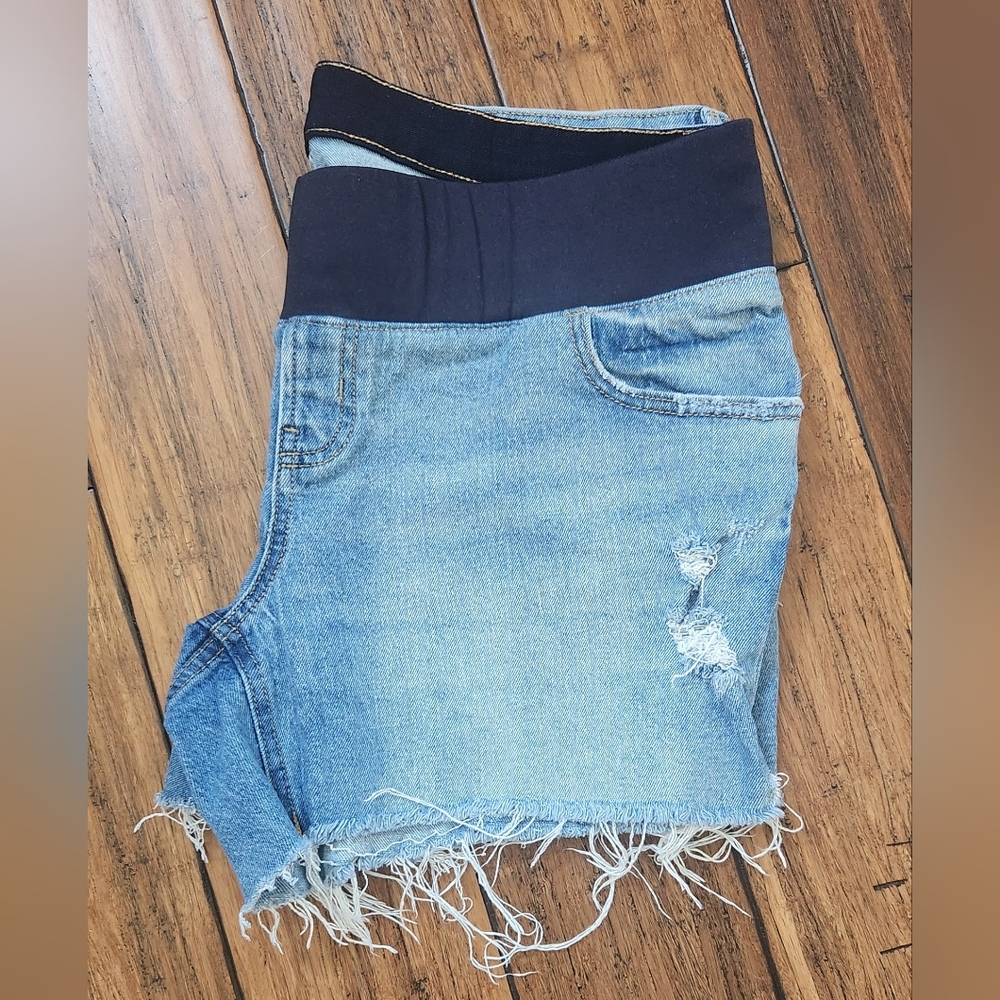 Old Navy Maternity Shorts size 14